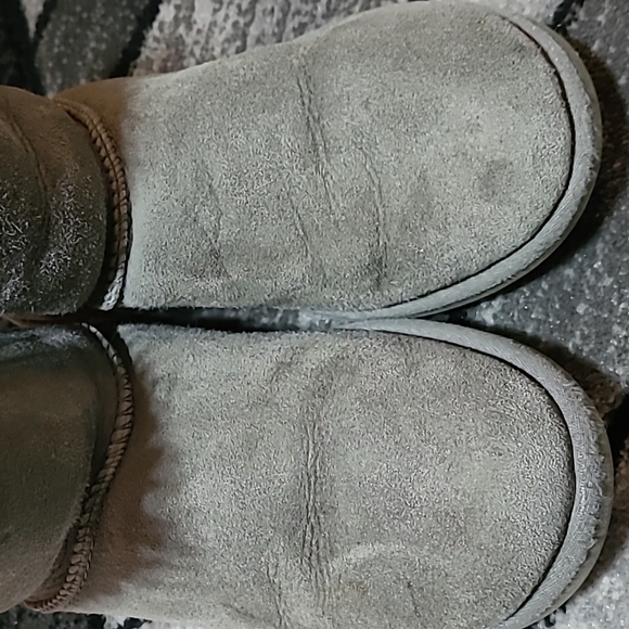 UGG BAILEY BUTTON CLASSIC SHORT GRAY BOOTS PRICE FIRM - Picture 5 of 12